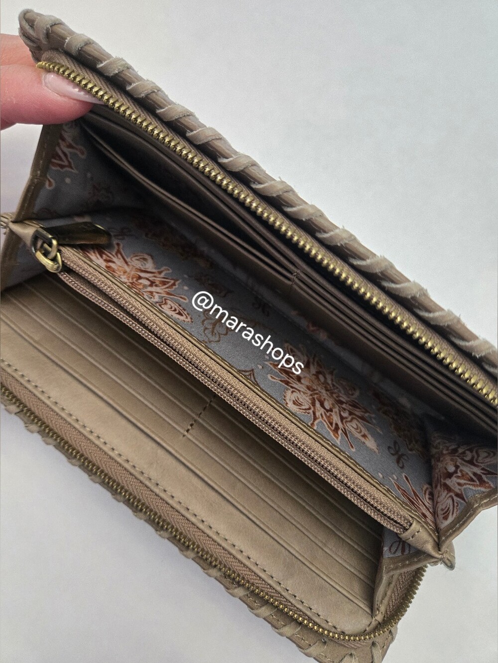 Hobo Wynn Wallet - Picture 6 of 9